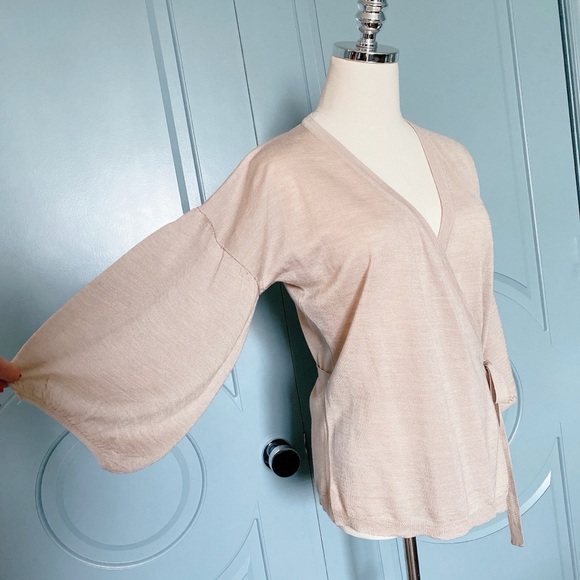 Carriere Studio Beautiful Lightweight Beige Wrap - Picture 2 of 14